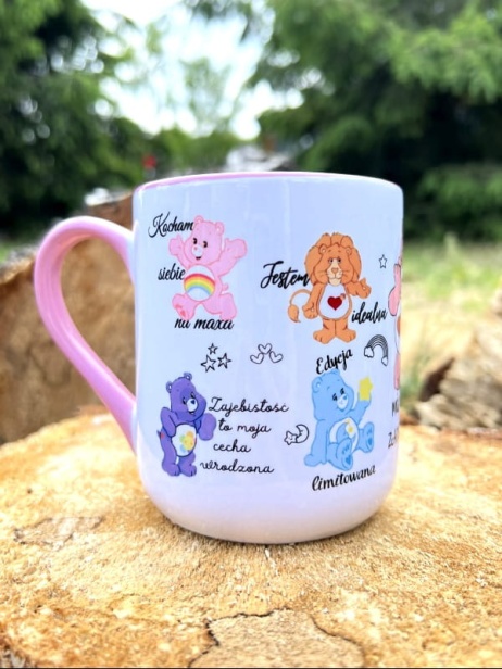 Kubek ceramiczny troskliwe misie, widok z boku.jpg